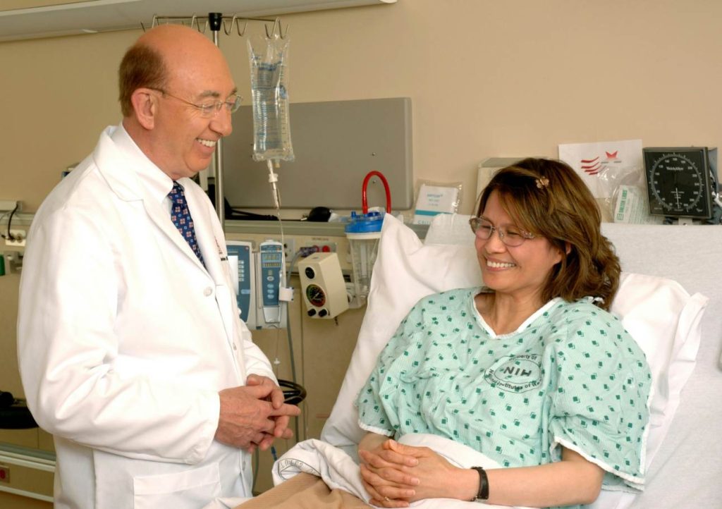 Personal médico en sala de recuperación